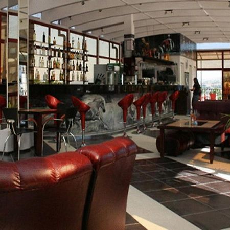 Ambaritsa Hotel Gorna Oryahovitsa Bagian luar foto