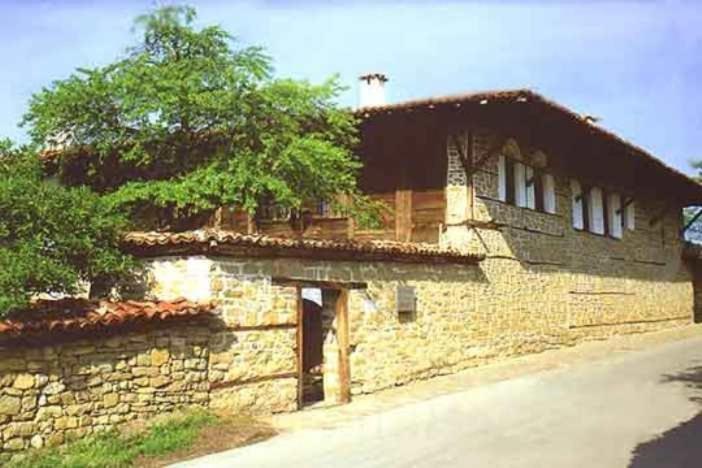 Ambaritsa Hotel Gorna Oryahovitsa Bagian luar foto